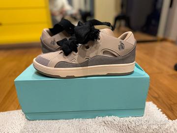 Sneakers brand con grandi lacci num. 43