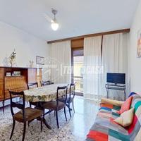 AMPIO TRILOCALE CON DOPPIO BALCONE