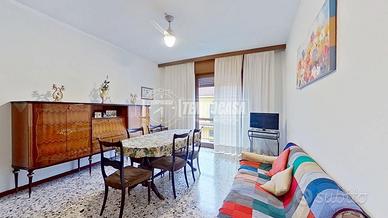 AMPIO TRILOCALE CON DOPPIO BALCONE