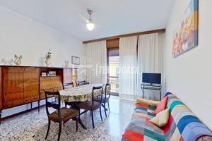 AMPIO TRILOCALE CON DOPPIO BALCONE