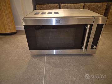 Forno a microonde AEG