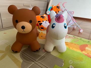 Orso e unicorno cavalcabili