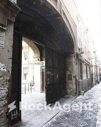 AD.ZE VIA TRIBUNALI IMMOBILE AMPIA QUADRATURA