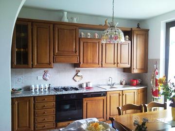 Cucina completa in legno massello