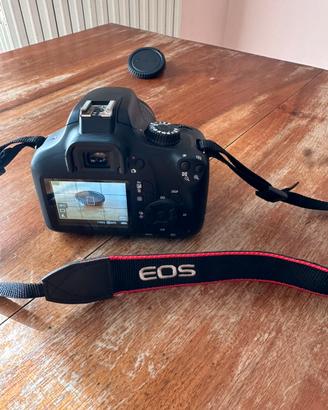 Macchinetta fotografica Canon EOS 4000D.