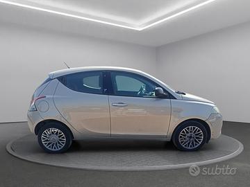 Lancia Ypsilon 1.3 MJT 75 CV Unyca