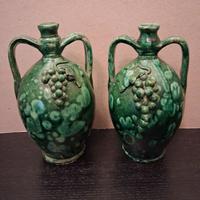 Coppia di brocche in terracotta smaltata
