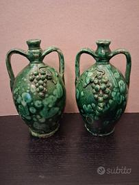 Coppia di brocche in terracotta smaltata