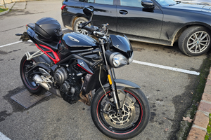 Triumph street triple R 765