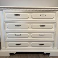 Cassettone in legno bianco