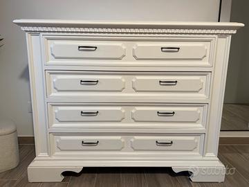 Cassettone in legno bianco