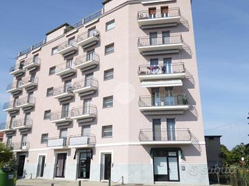 2 LOCALI A STRADELLA