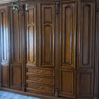 Armadio grande in legno massello stile classico