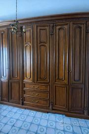 Armadio grande in legno massello stile classico