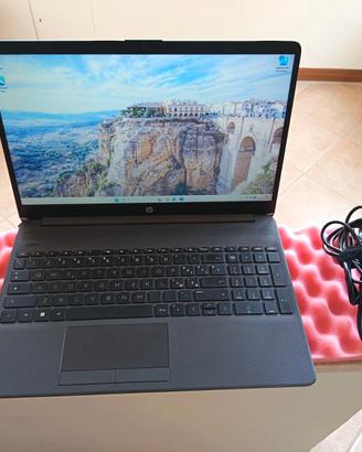 HP G9 15,6" FHD 6-core i3-12th 16/256GB SSD MVMe