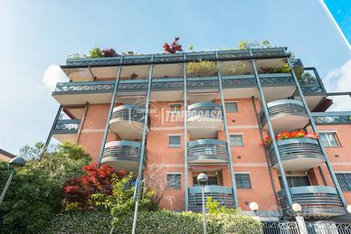 AMPIO E LUMINOSO TRILOCALE CON TERRAZZO DI 10MQ!