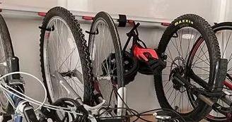 Supporto da parete per 6 biciclette