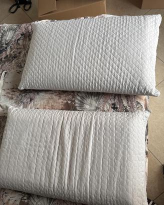 Coppia cuscini letto