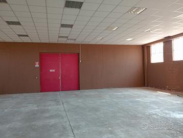 Magazzino di 300 mq SS 31