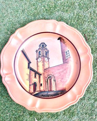 Piatto in terracotta raffigurante Poggio Mirteto