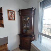 Mobile con vetrina e anta