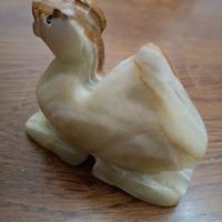 Soprammobile: dromedario seduto in onice 