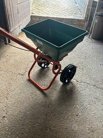 Spandi semi spandi concime giardino