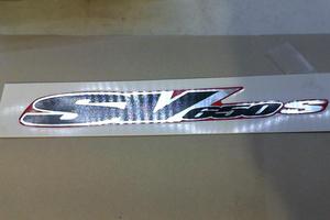 EMBLEMA SV 650 S 1999-2001 SUZUKI 68181-20F00-N9V