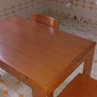  tavolo con 4 seggiole