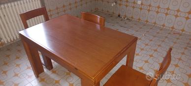  tavolo con 4 seggiole