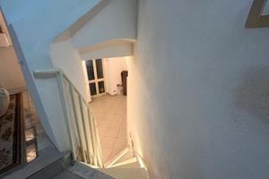 Monolocale via celeste