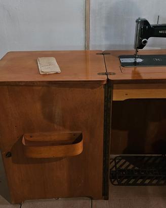 macchia da cucire Necchi NF con mobile