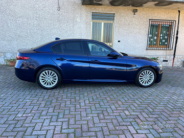 Alfa Romeo Giulia 2.2, 180cv