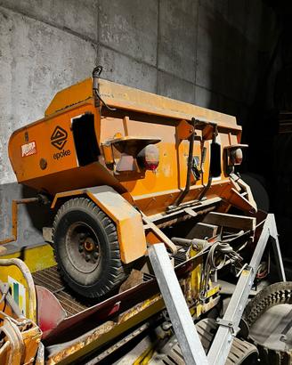 Spargisale a traino