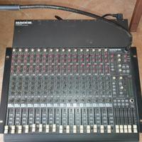 mixer analogico Mackie CR1604-VLZ a 16 canali.