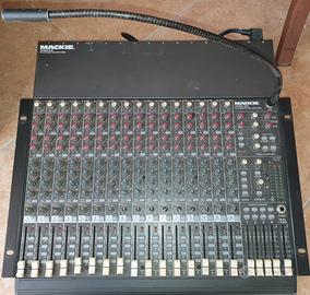 mixer analogico Mackie CR1604-VLZ a 16 canali.