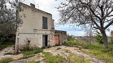 Badia di frisa casolare 190mq terreno e magazzini