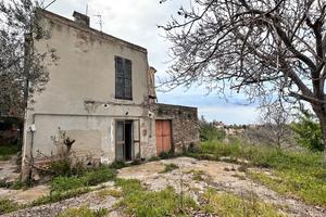 Badia di frisa casolare 190mq terreno e magazzini