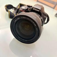 Nikon D3300 con obiettivo Sigma 17-50 mm 2.8