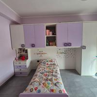 Cameretta con letto completo di rete e materasso