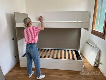 Struttura letto a castello con gradini contenitori