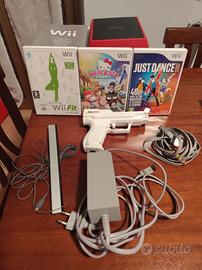  Wii Mini Rossa + 3 giochi + Zapper e accessori