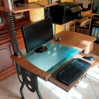 scrivania completa di pc