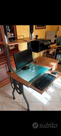 scrivania completa di pc