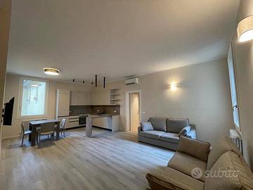 Appartamento di 145 m² con 5 locali a Bologna