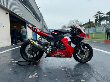 Honda CBR1000 RR-R pista