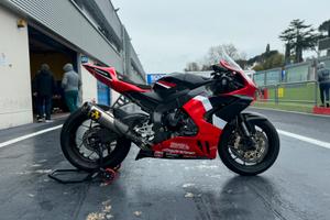 Honda CBR1000 RR-R pista