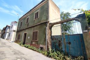 Villacidro - Indipendente con cortile