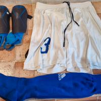 PANTALONCINO ASICS, CALZETTONI ADIDAS, PARASTINCHI