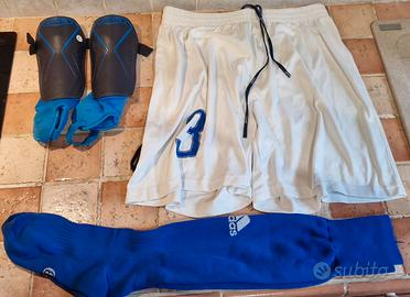 PANTALONCINO ASICS, CALZETTONI ADIDAS, PARASTINCHI
